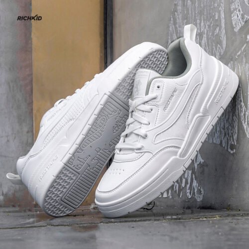 Casual white sneaker